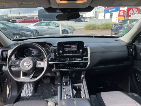 Used 2025 Nissan Pathfinder SV image 35