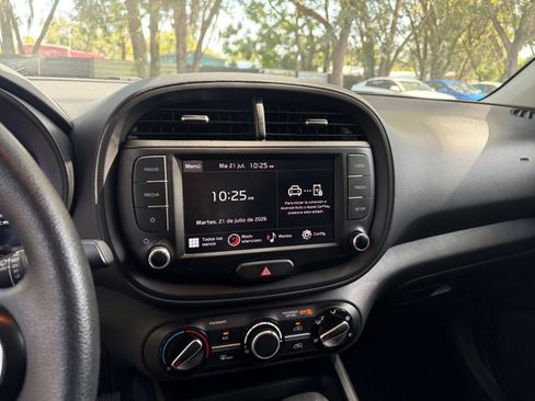 Used 2025 Kia Soul LX w/ LX Technology Package FWD image 20