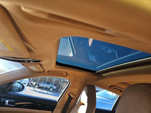 Used 2018 Porsche Panamera 4 image 18