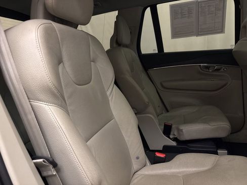 Used 2020 Volvo XC90 T6 Momentum image 20