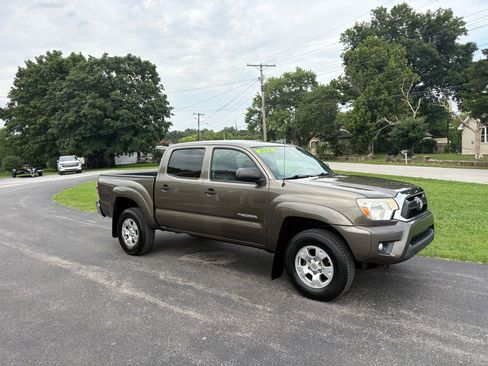 Used 2015 Toyota Tacoma 4x4 Double Cab w/ SR5 Package image 25