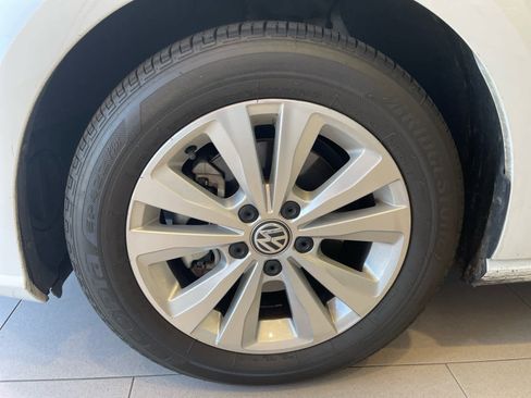 Used 2021 Volkswagen Golf 4-Door FWD image 9