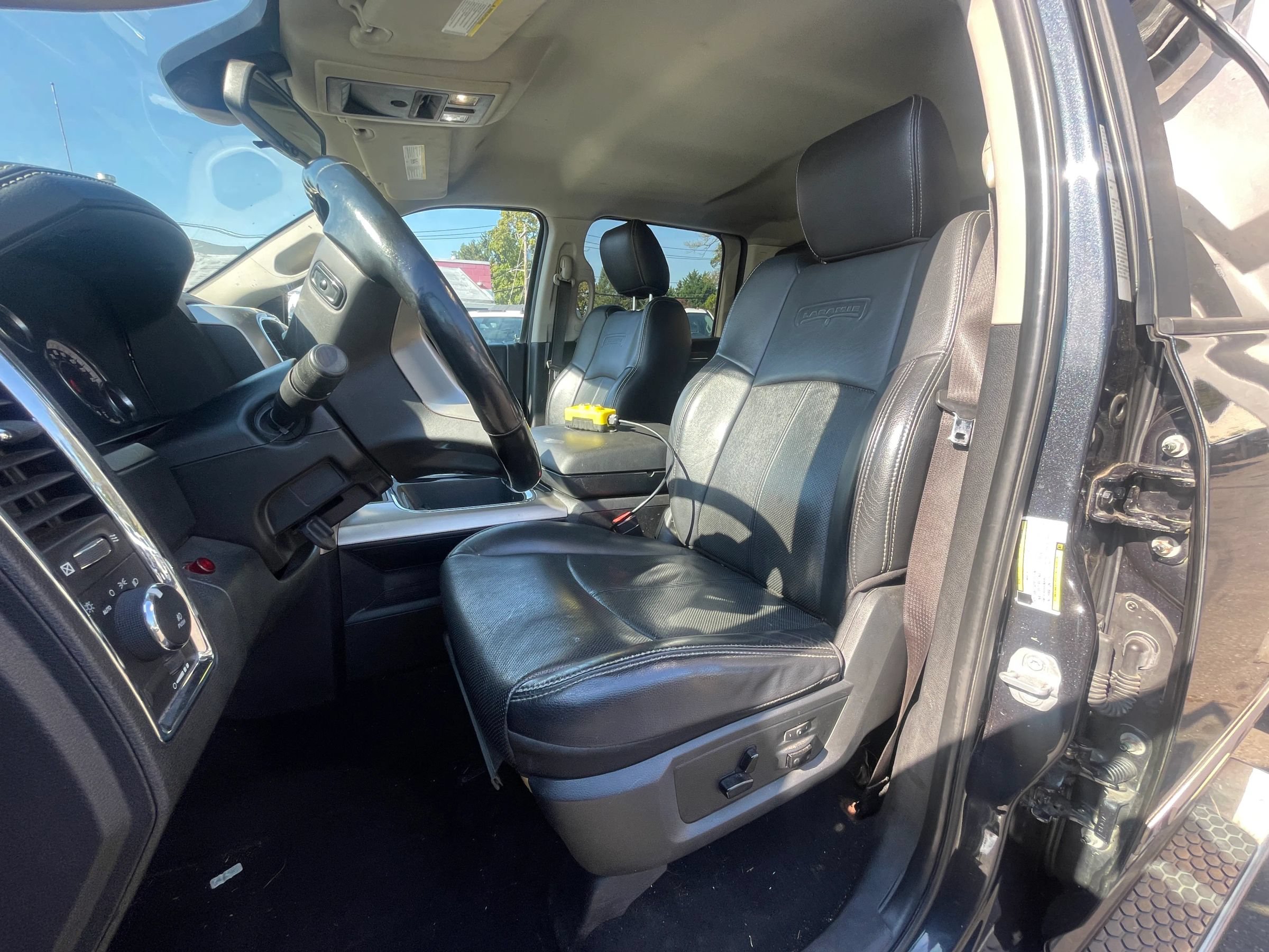 Used 2018 RAM 3500 Laramie AWD/4WD image 11