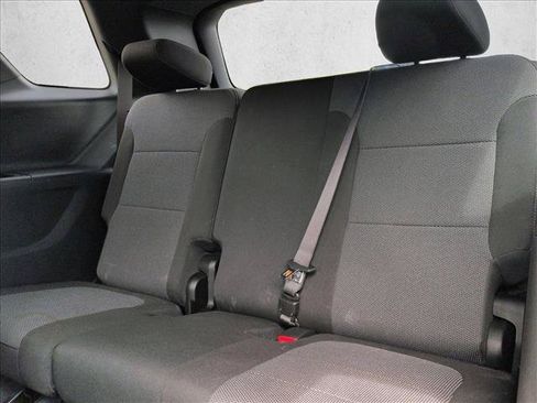 Used 2022 Chevrolet Traverse LT FWD image 19