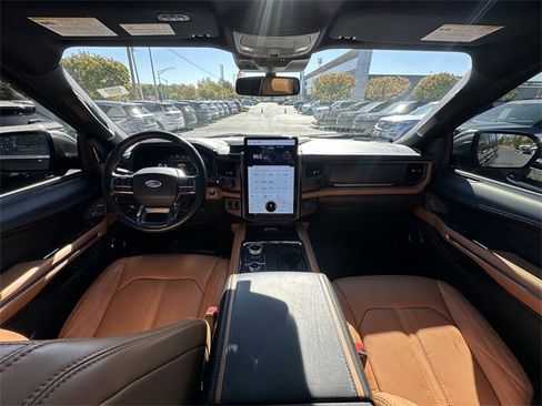 Certified 2022 Ford Expedition Max Platinum image 16