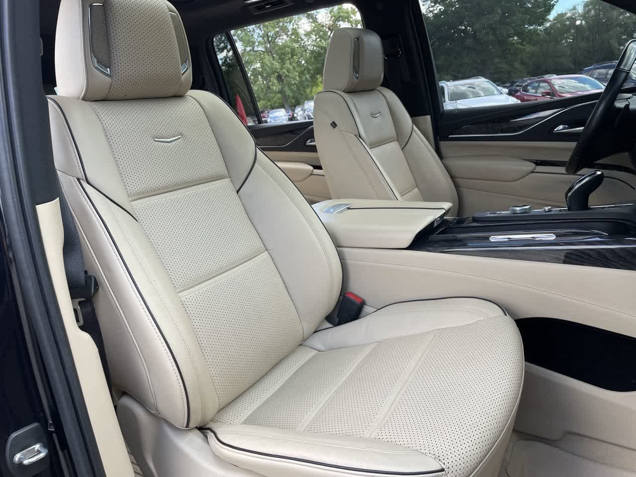 Used 2021 Cadillac Escalade ESV Premium Luxury AWD/4WD image 14