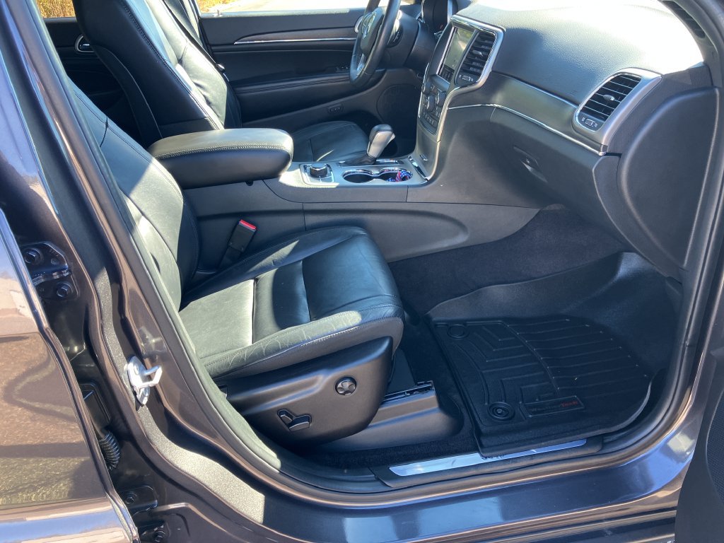 Used 2018 Jeep Grand Cherokee Limited AWD/4WD image 19
