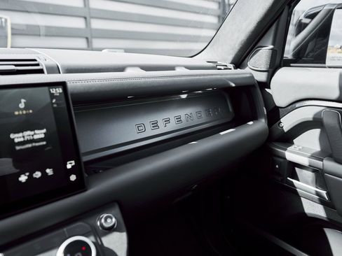 Used 2025 Land Rover Defender 110 V8 image 79