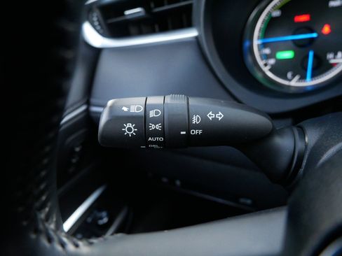 Used 2024 Toyota Venza XLE image 37