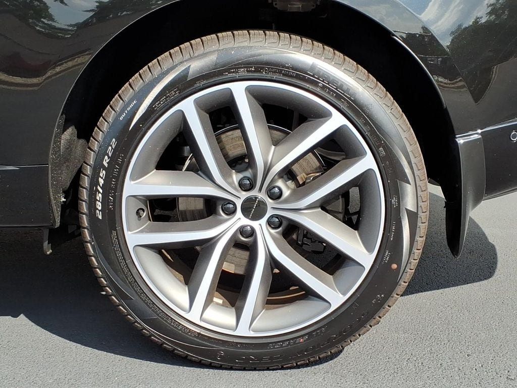 New 2026 Land Rover Range Rover Long Wheelbase SE AWD/4WD image 6