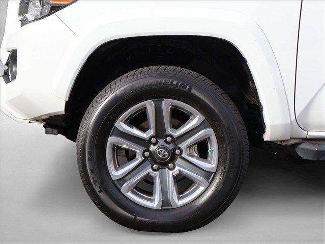 Used 2017 Toyota Tacoma Limited w/ Tow Package AWD/4WD image 29