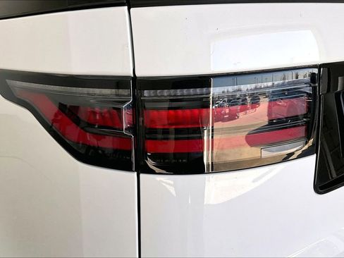 Used 2023 Land Rover Discovery S R-Dynamic image 40