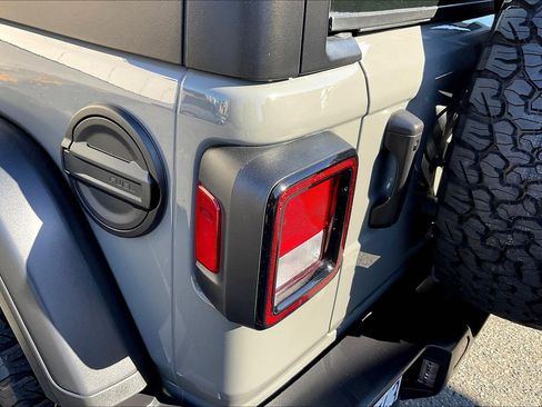 Used 2023 Jeep Wrangler Unlimited Rubicon image 27