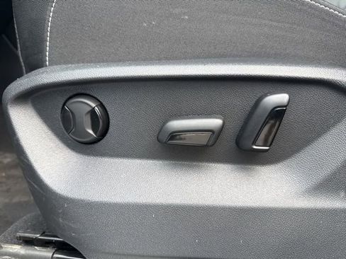 Used 2025 Volkswagen Atlas SE image 16