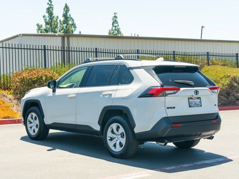 Used 2020 Toyota RAV4 LE w/ Carpet Mat Package FWD image 11