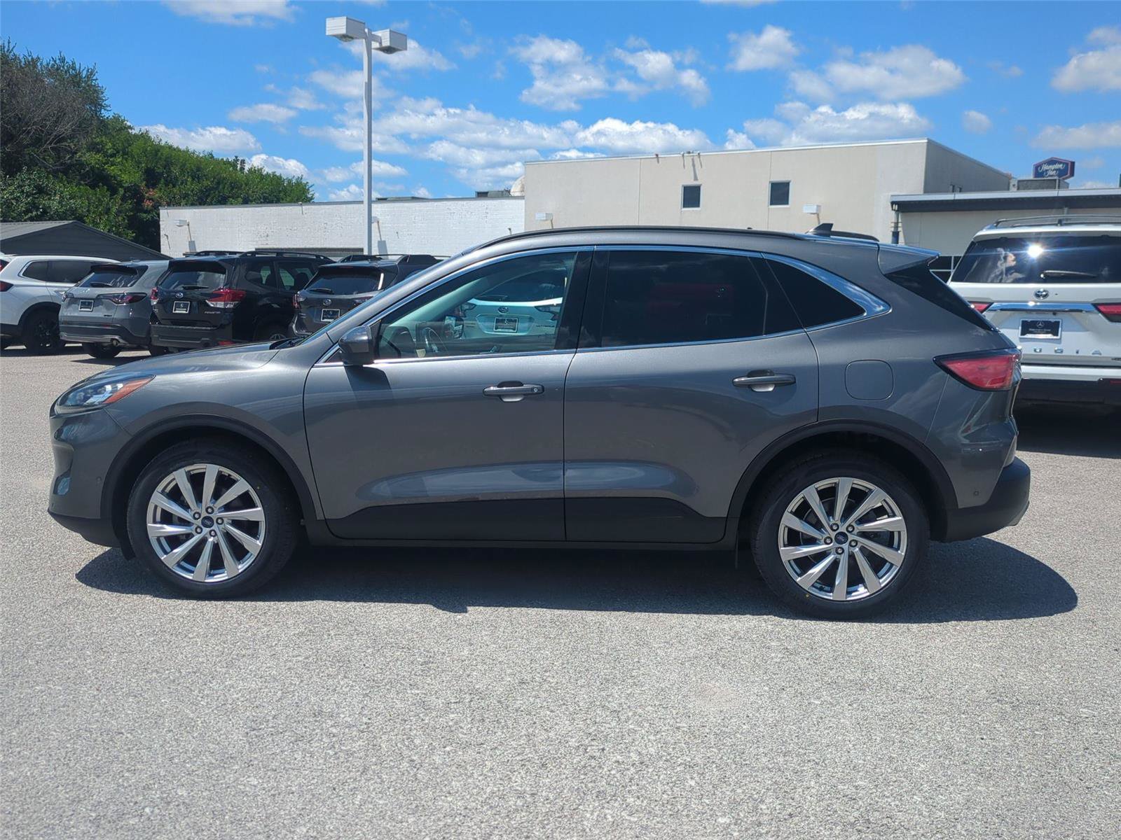 Used 2022 Ford Escape Titanium w/ Titanium Elite Package AWD/4WD image 2