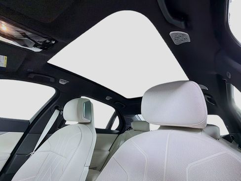 New 2026 BMW i7 xDrive60 w/ Executive Package image 15