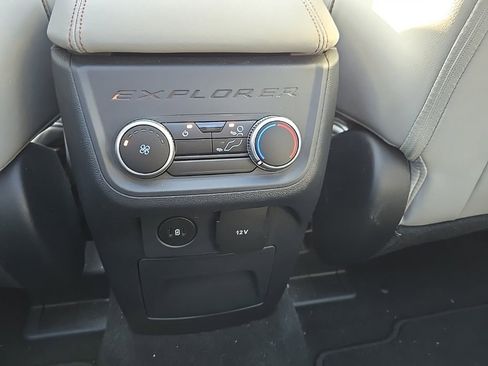 Used 2025 Ford Explorer Active w/ Active Comfort Package image 42
