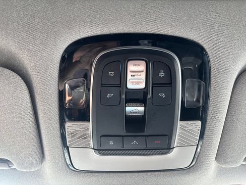 Used 2021 Hyundai Palisade Limited FWD image 16