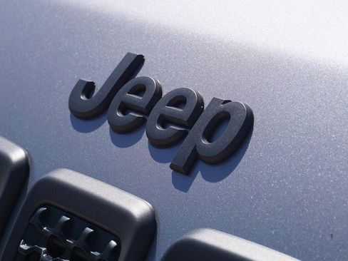 Used 2021 Jeep Cherokee Trailhawk AWD/4WD image 11