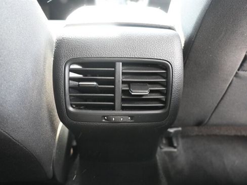 Used 2016 Volkswagen e-Golf SE w/ DC Fast Charging Package image 48