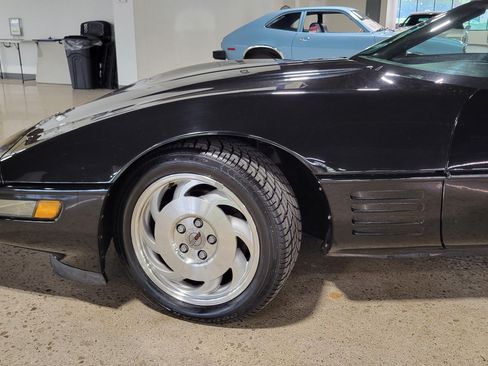 Used 1994 Chevrolet Corvette Coupe RWD image 24