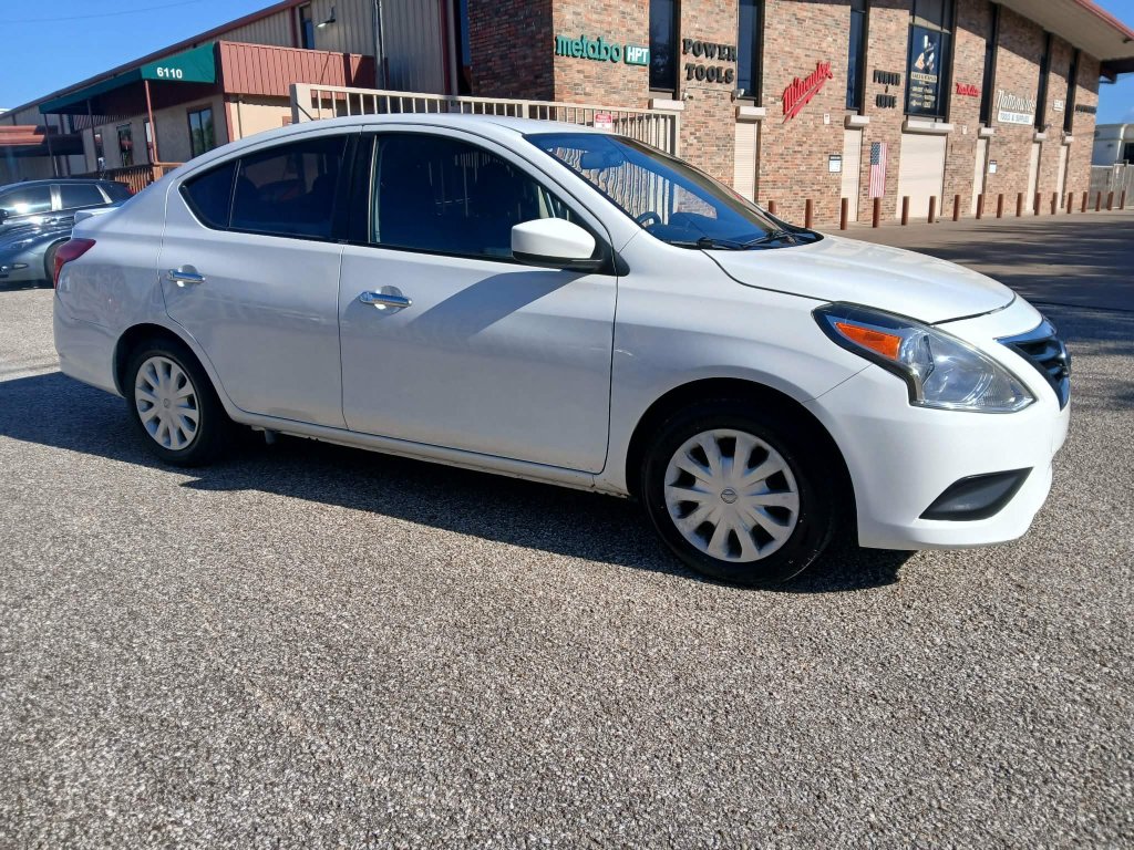 Used 2016 Nissan Versa SV FWD image 3