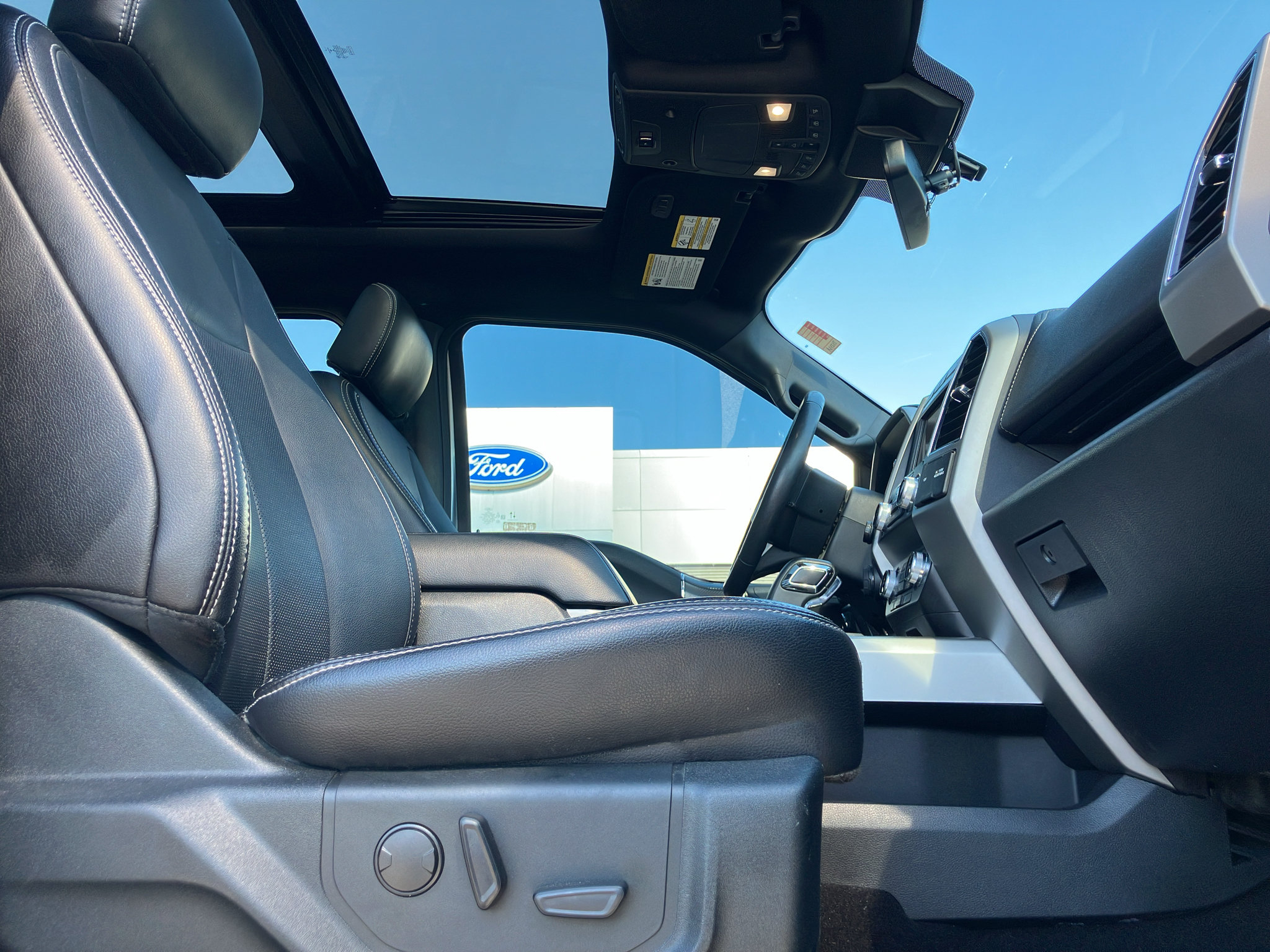 Used 2020 Ford F150 Lariat w/ Equipment Group 502A Luxury AWD/4WD image 39
