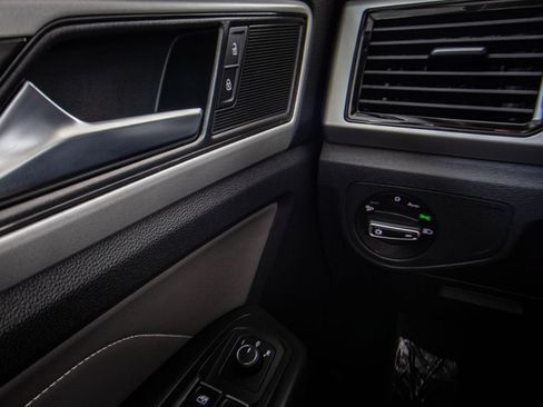Certified 2023 Volkswagen Atlas SE FWD image 34