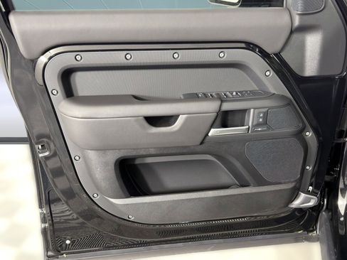 Used 2026 Land Rover Defender 110 S image 11