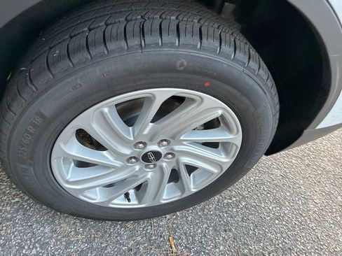 New 2026 Lincoln Corsair Premiere image 12