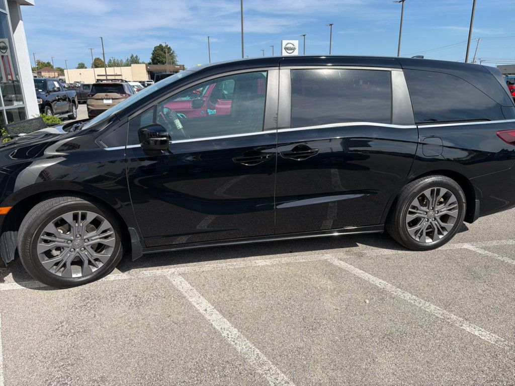 Used 2025 Honda Odyssey Touring image 3