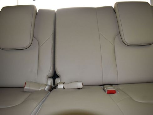 Used 2024 Nissan Armada Platinum w/ Captain's Chairs Package image 18