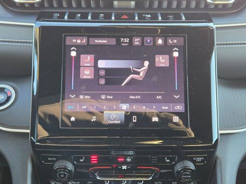 Used 2024 Jeep Grand Cherokee Altitude image 22