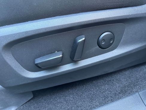 Used 2025 Nissan Pathfinder SV image 24