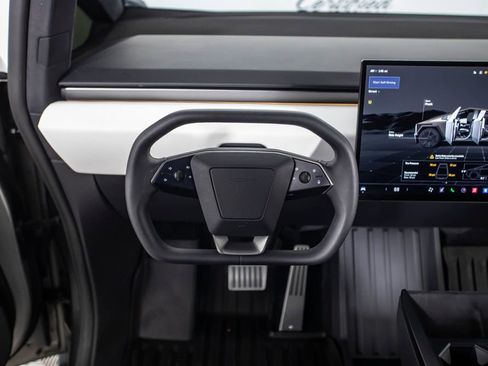 Used 2024 Tesla Cybertruck AWD Crew Cab image 23