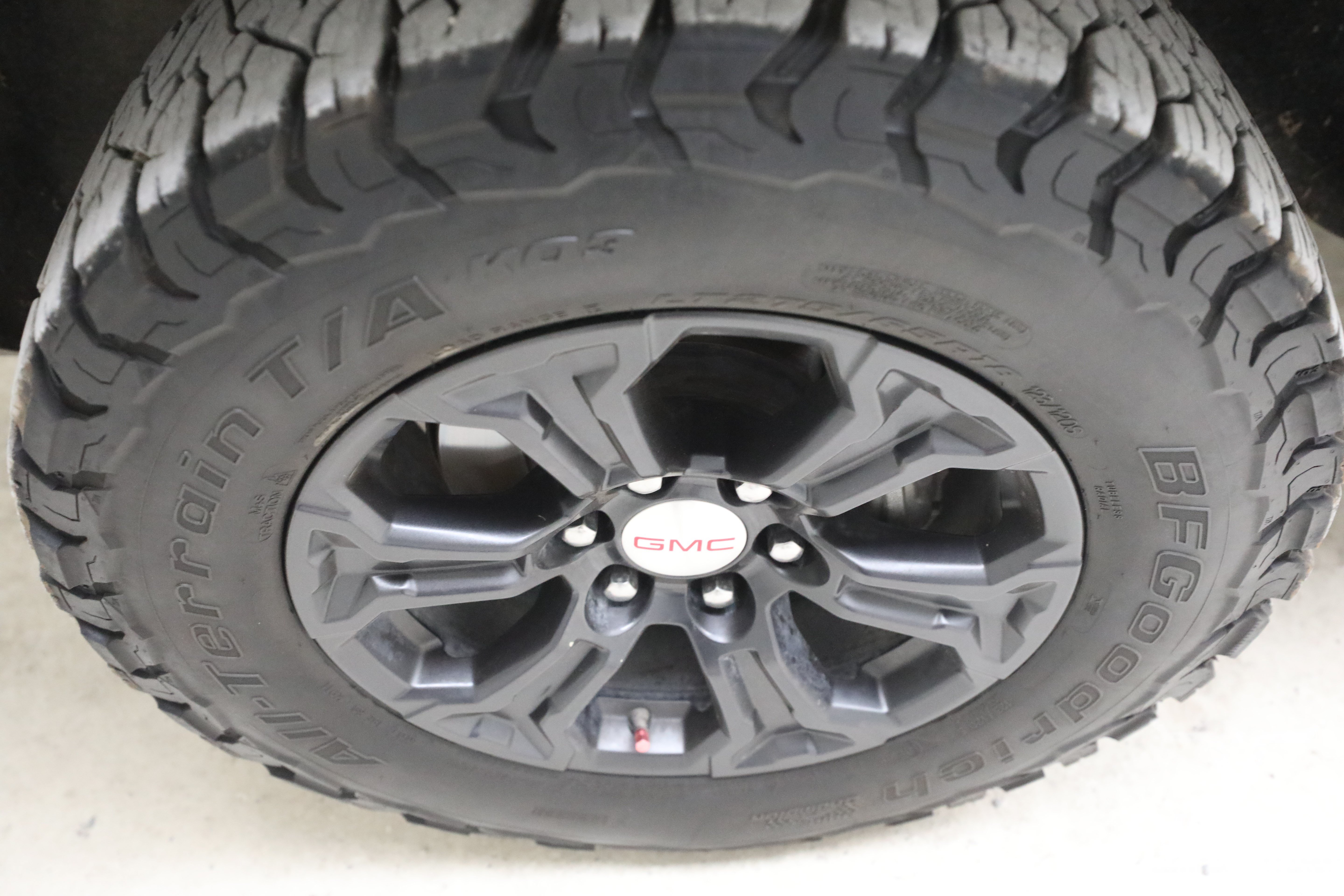 Used 2024 GMC Canyon Elevation w/ Elevation Premium Package AWD/4WD image 29