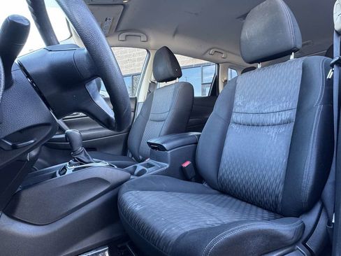 Used 2017 Nissan Rogue S image 19