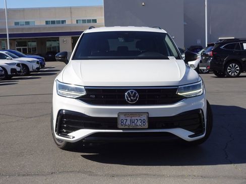Used 2022 Volkswagen Tiguan SE R-Line image 2