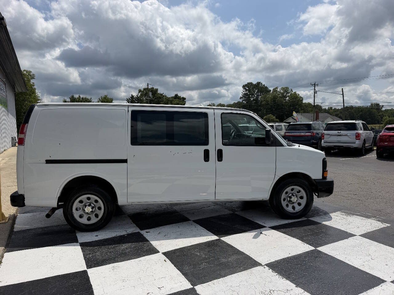 Used 2014 Chevrolet Express 1500 RWD image 4