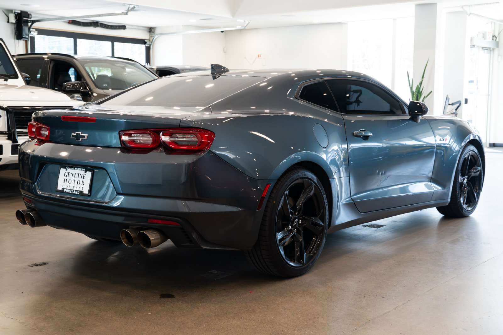 Used 2023 Chevrolet Camaro LT RWD image 4