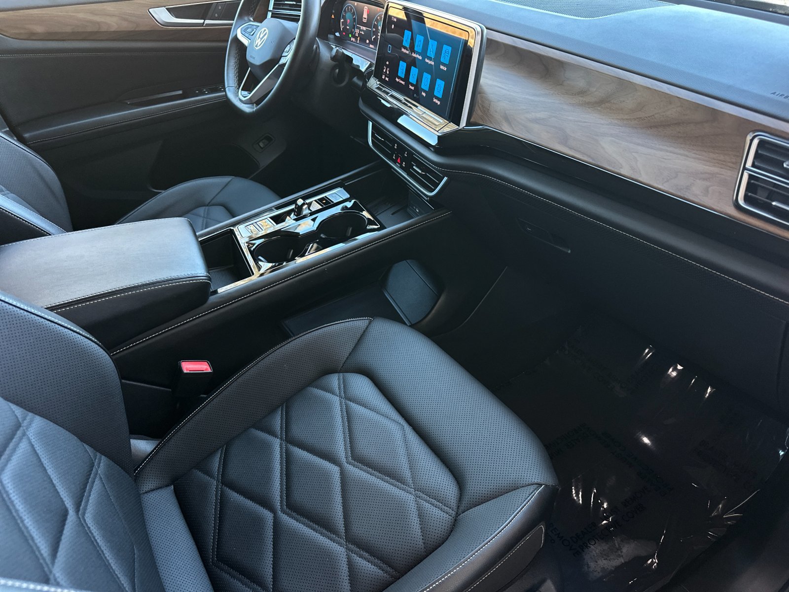 Used 2025 Volkswagen Atlas SE AWD/4WD image 16