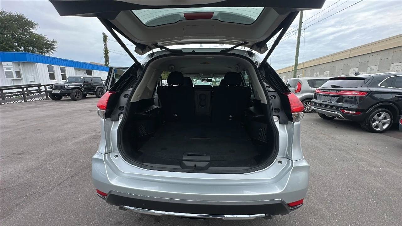 Used 2017 Nissan Rogue SV w/ SV Premium Package AWD/4WD image 38