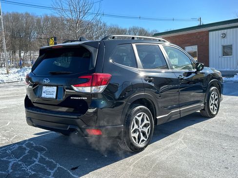 Used 2023 Subaru Forester Premium image 4