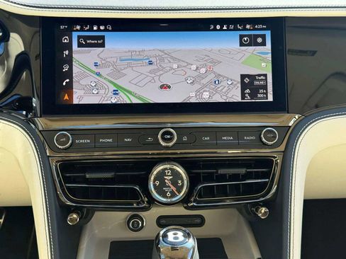 Used 2025 Bentley Flying Spur Plug-In Hybrid AWD/4WD image 43