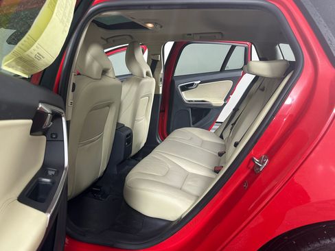 Used 2018 Volvo V60 T5 Dynamic w/ Vision Package image 36