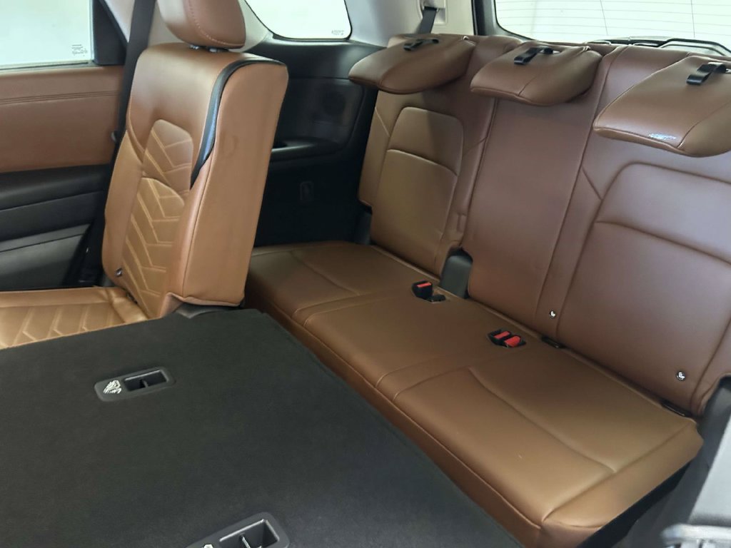 Used 2023 Nissan Pathfinder Platinum w/ Cargo Package AWD/4WD image 14