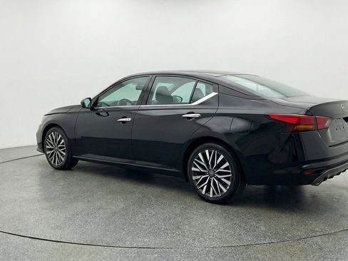 Used 2025 Nissan Altima 2.5 SV FWD image 6
