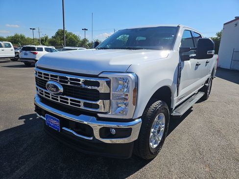 New 2026 Ford F250 XLT w/ FX4 Off-Road Package image 4