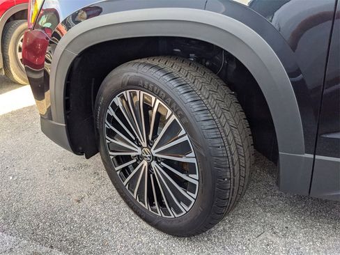 New 2025 Volkswagen Taos SE image 30